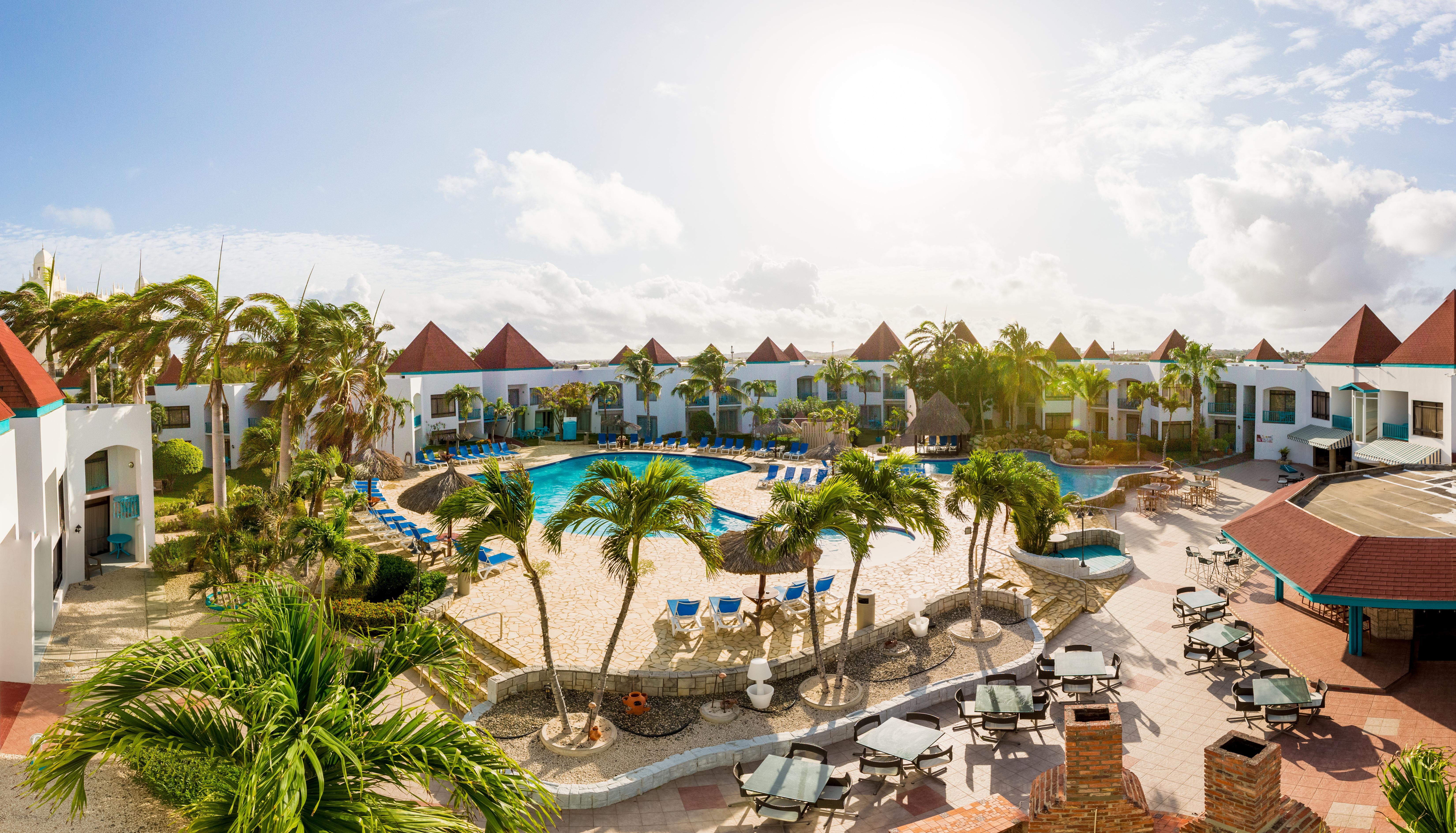 Courtyard By Marriott Aruba Resort Палм Бийч Екстериор снимка