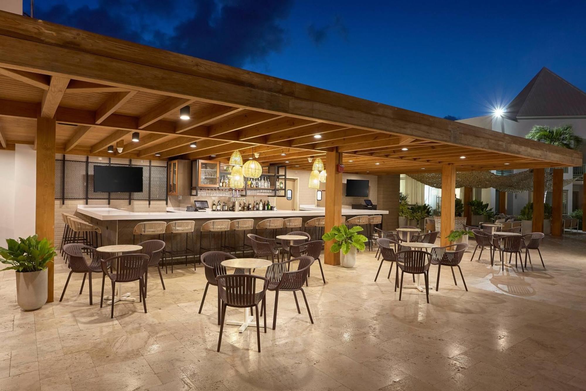 Courtyard By Marriott Aruba Resort Палм Бийч Екстериор снимка